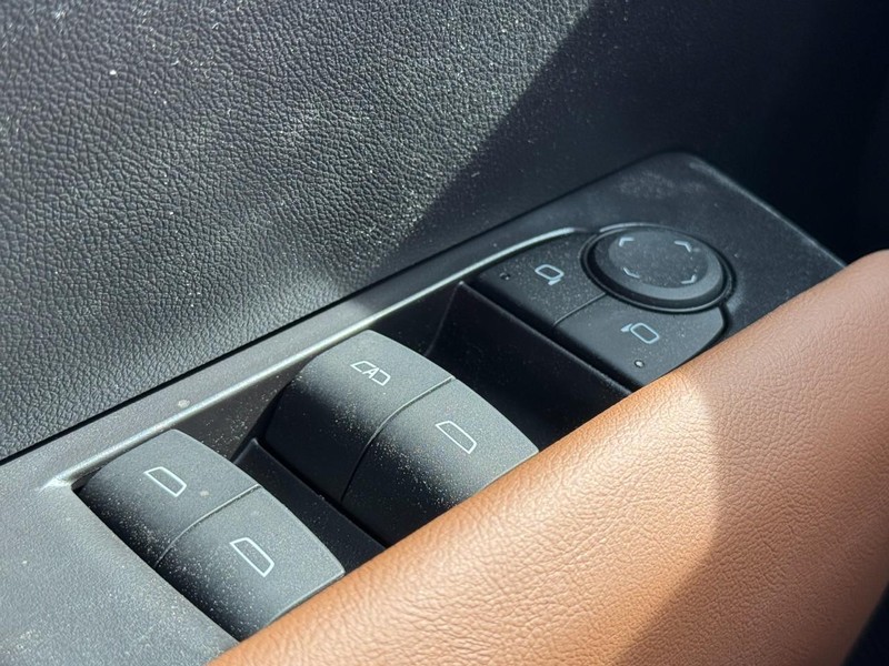 GMC Canyon Vehicle Image 16