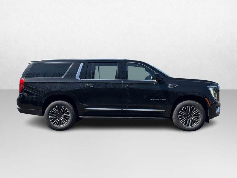 GMC Yukon XL Vehicle Image 02