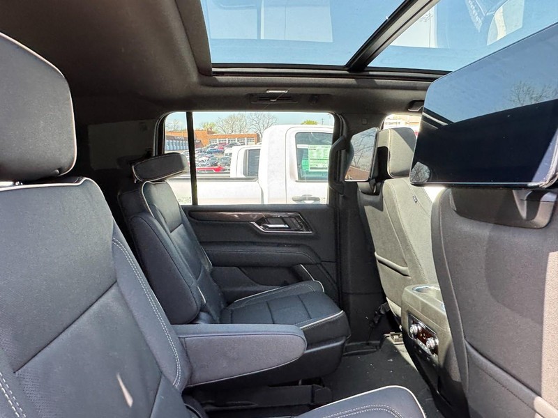 GMC Yukon XL Vehicle Image 05