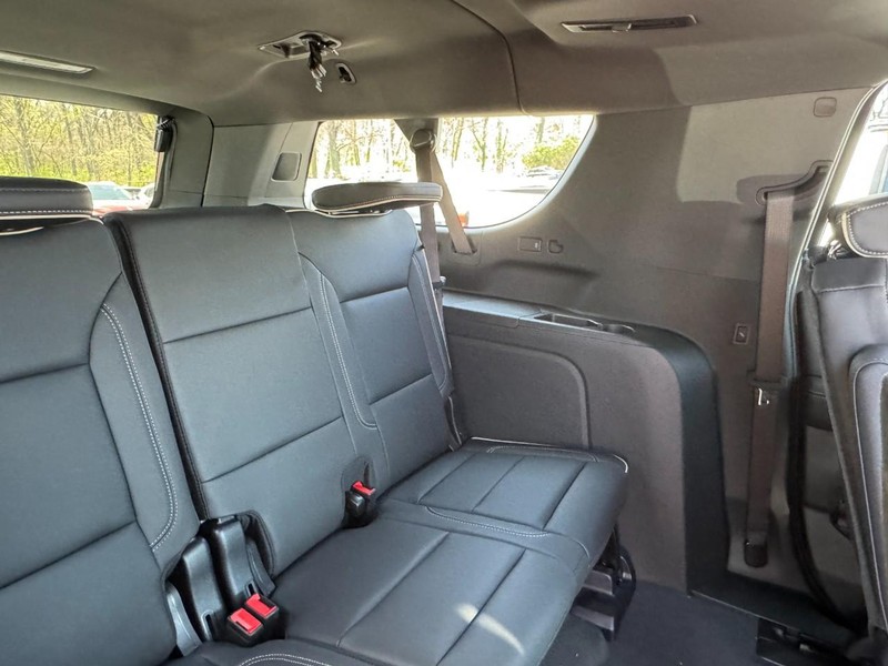 GMC Yukon XL Vehicle Image 06