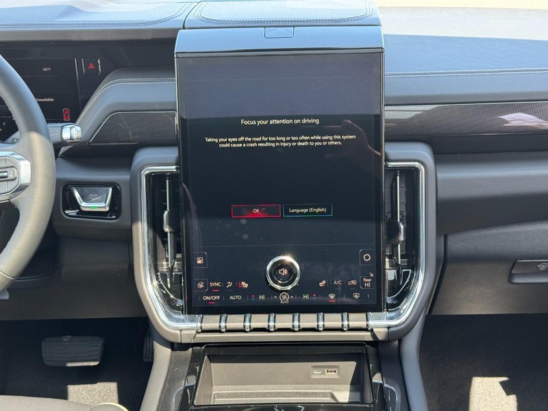 GMC Yukon XL Vehicle Image 10