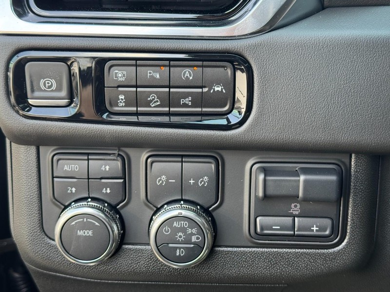 GMC Yukon XL Vehicle Image 13