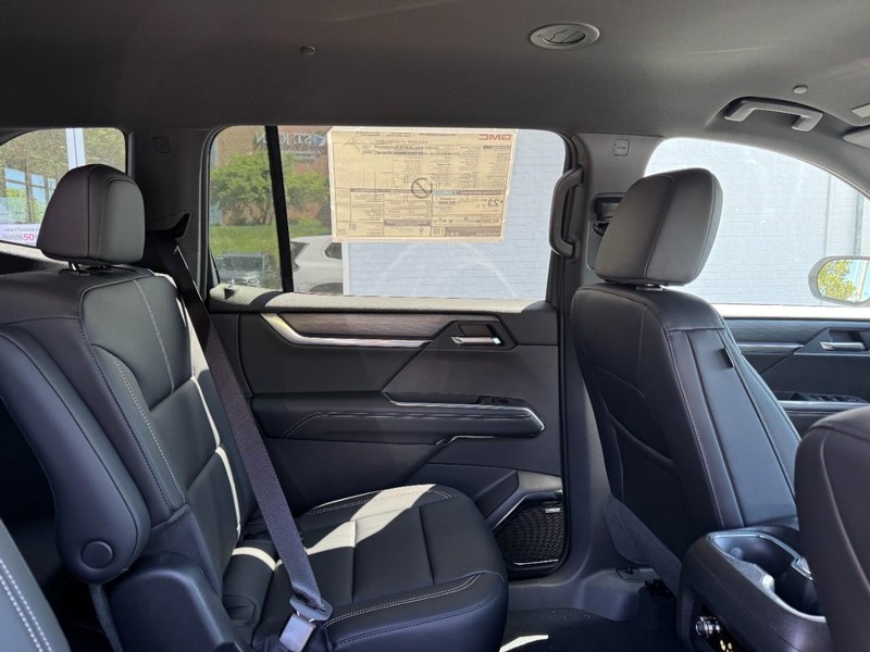 GMC Acadia Vehicle Image 05