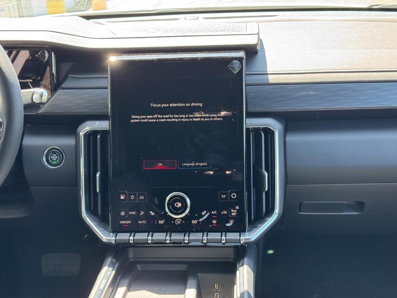 GMC Acadia Vehicle Image 09