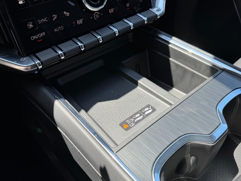 GMC Acadia Vehicle Image 13