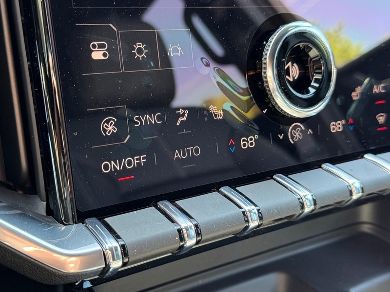 GMC Acadia Vehicle Image 14