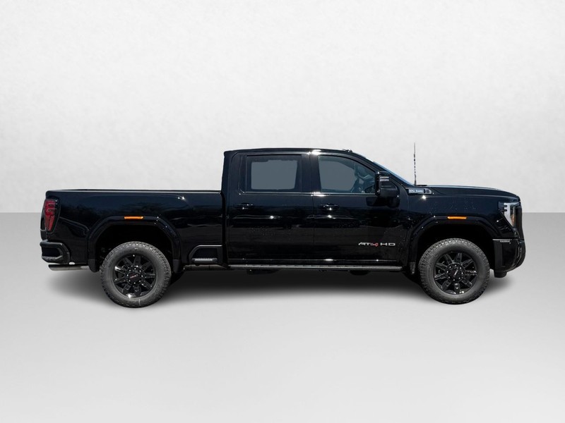 GMC Sierra 2500HD Vehicle Image 02