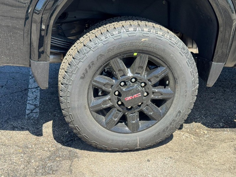 GMC Sierra 2500HD Vehicle Image 04