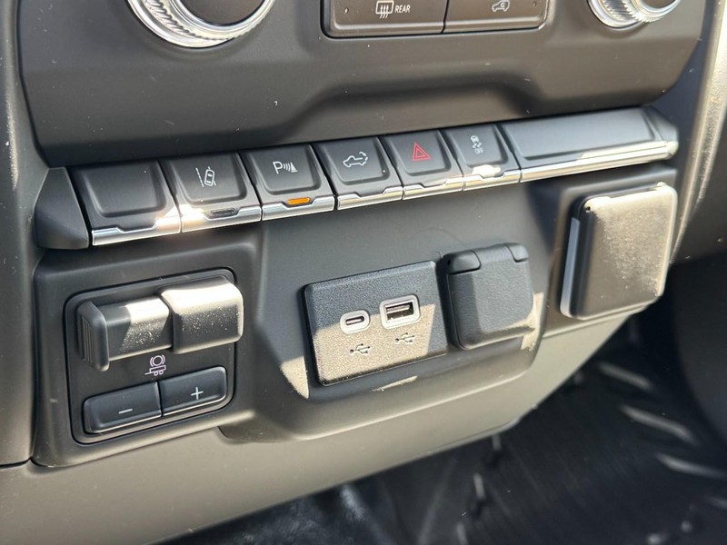 GMC Sierra 3500HD Vehicle Image 11