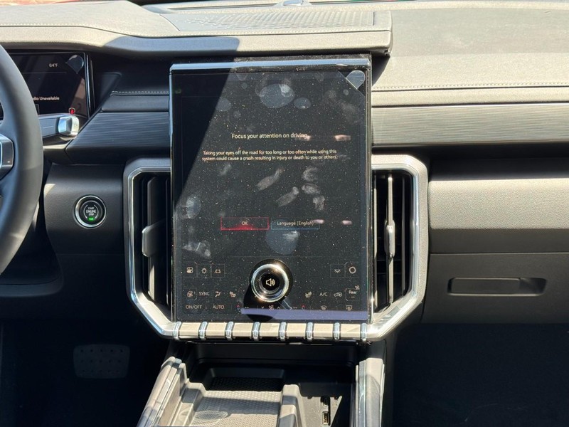 GMC Acadia Vehicle Image 09