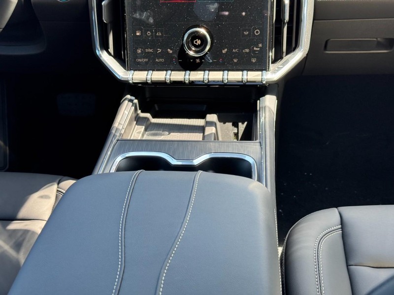 GMC Acadia Vehicle Image 10