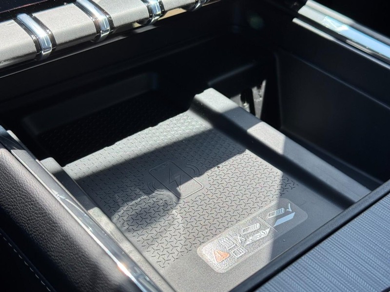 GMC Acadia Vehicle Image 13