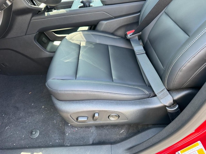 GMC Acadia Vehicle Image 16