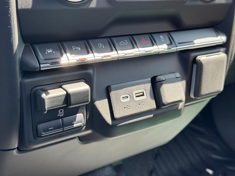 GMC Sierra 1500 Vehicle Image 12