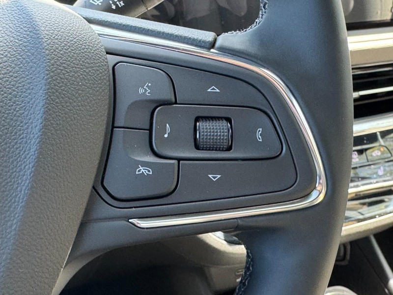 Buick Envista Vehicle Image 11