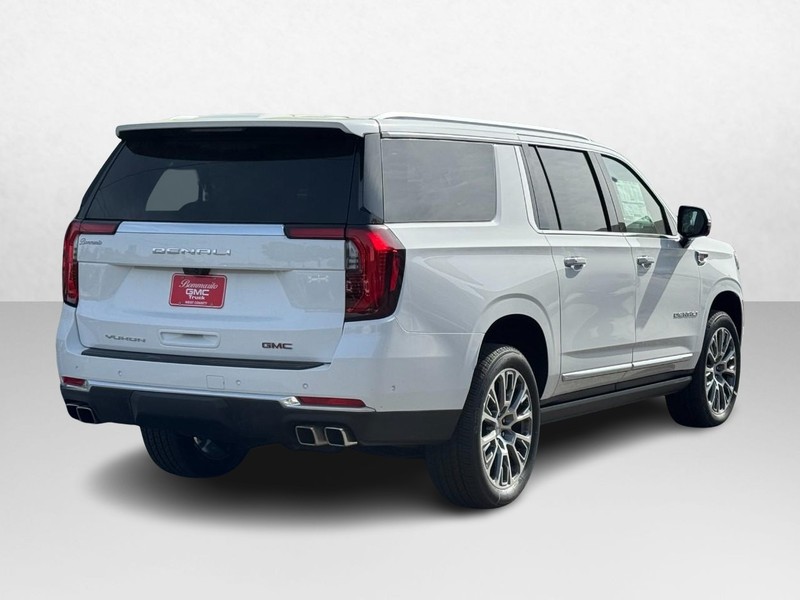 GMC Yukon XL Vehicle Image 03