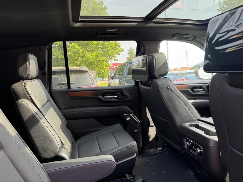 GMC Yukon XL Vehicle Image 05
