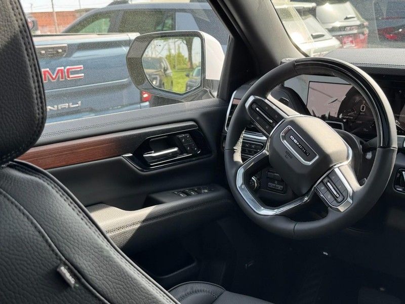GMC Yukon XL Vehicle Image 08
