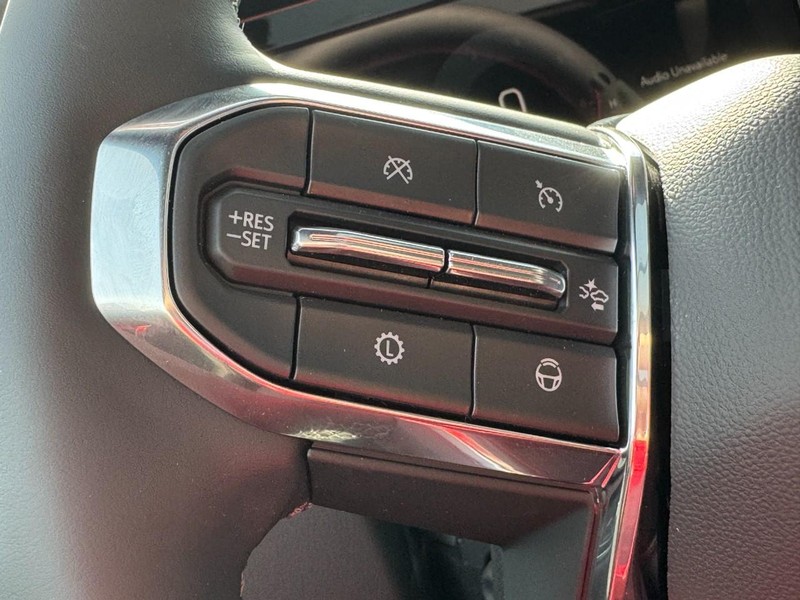 GMC Yukon XL Vehicle Image 13