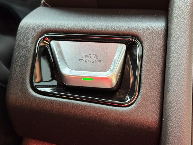 GMC Yukon XL Vehicle Image 16