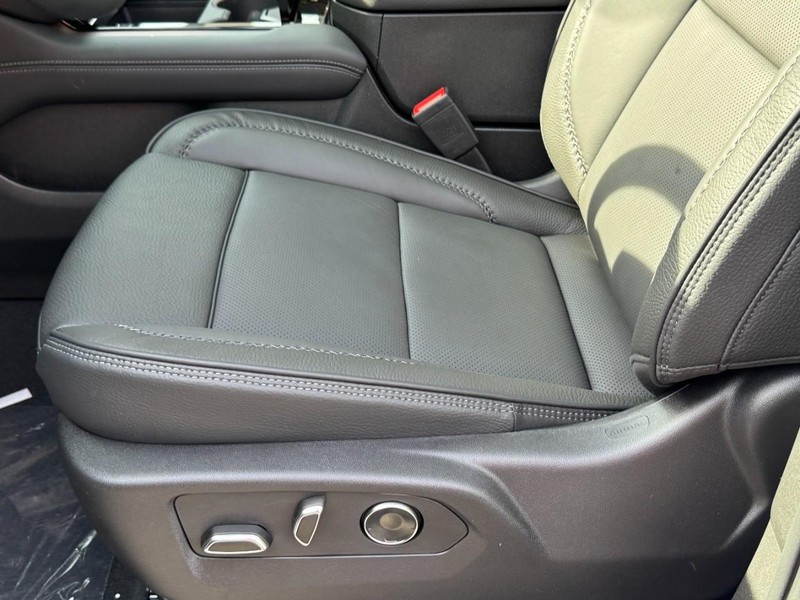 GMC Yukon XL Vehicle Image 19