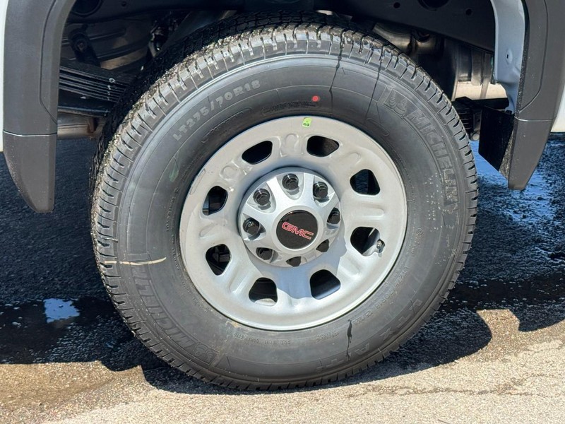 GMC Sierra 2500HD Vehicle Image 04