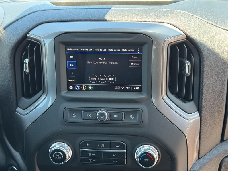 GMC Sierra 2500HD Vehicle Image 08