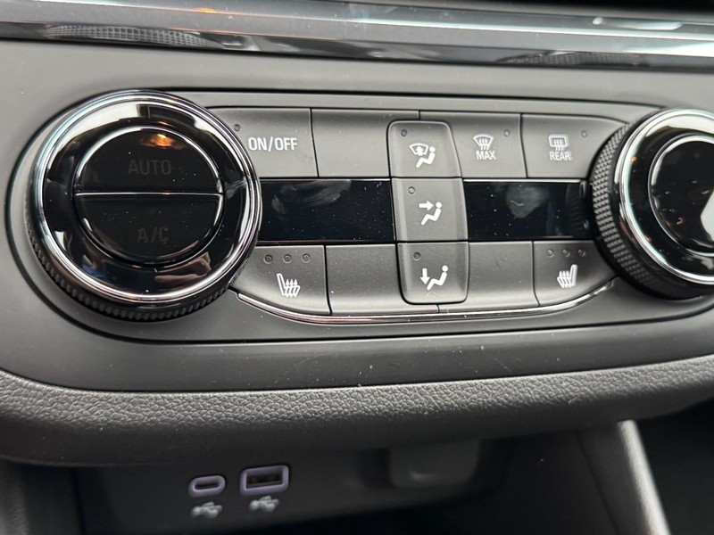 Buick Envista Vehicle Image 13
