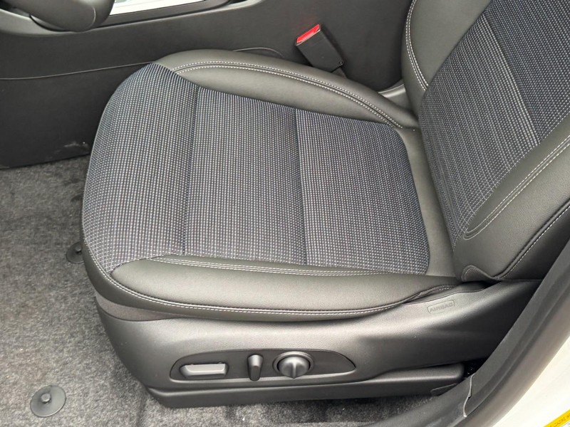 Buick Envista Vehicle Image 15