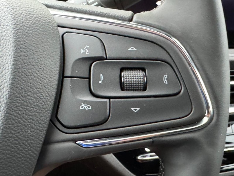 Buick Envista Vehicle Image 12