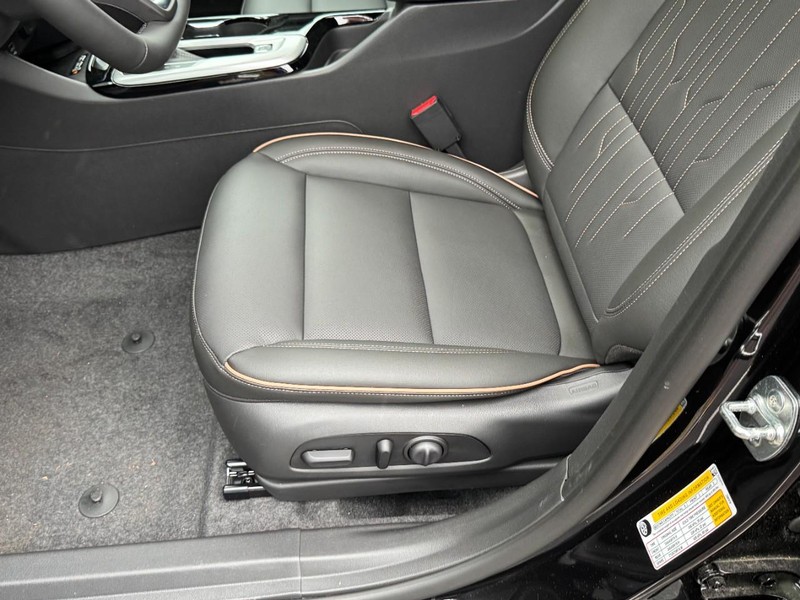 Buick Envista Vehicle Image 16