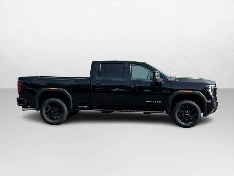 GMC Sierra 2500HD Vehicle Image 02