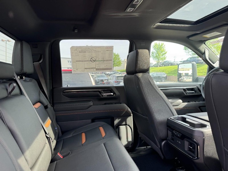 GMC Sierra 2500HD Vehicle Image 05