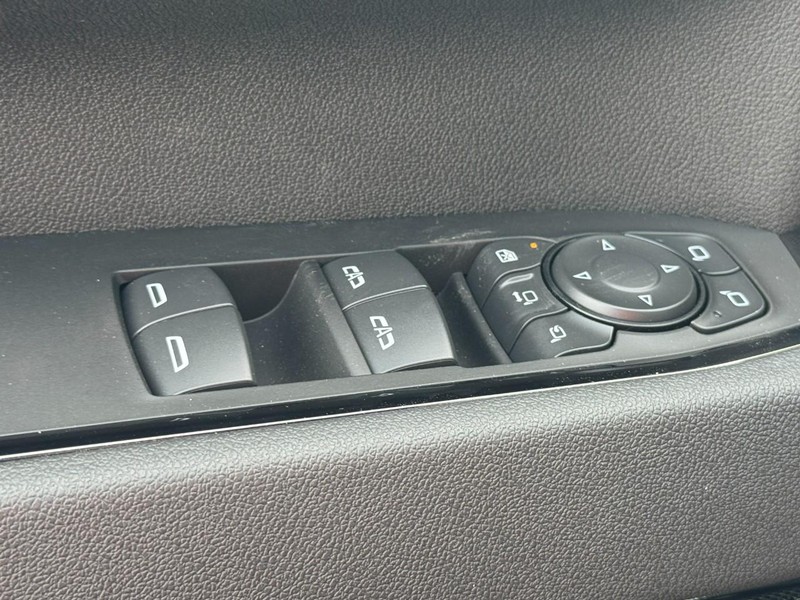 GMC Sierra 2500HD Vehicle Image 16