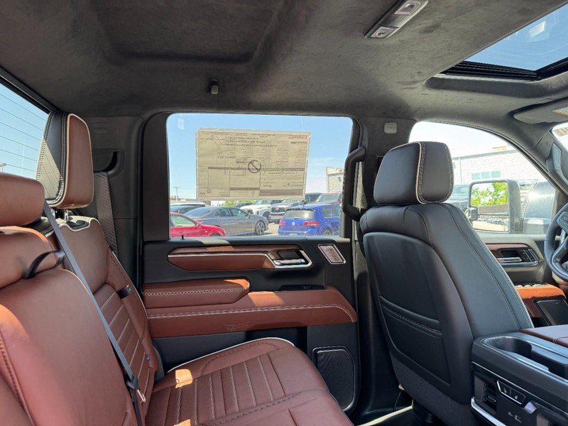 GMC Sierra 2500HD Vehicle Image 05