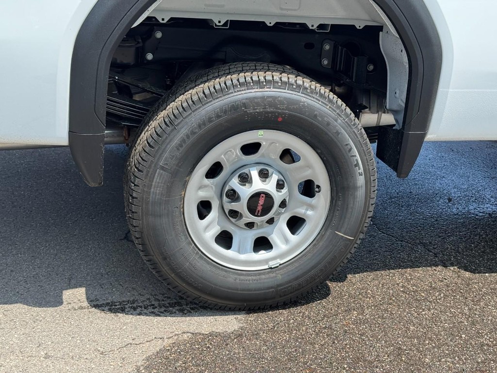 GMC Sierra 3500HD Vehicle Image 04