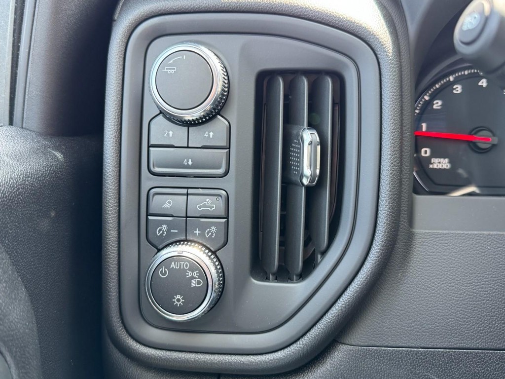 GMC Sierra 3500HD Vehicle Image 10