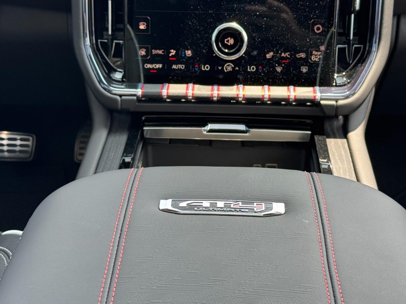 GMC Yukon Vehicle Image 11
