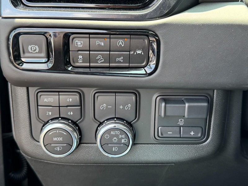 GMC Yukon Vehicle Image 13
