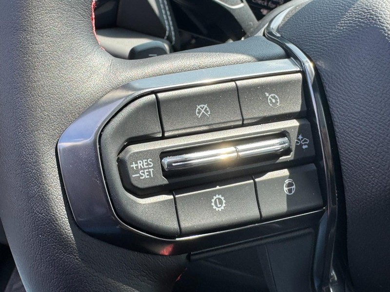 GMC Yukon Vehicle Image 14