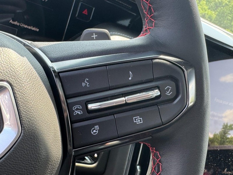 GMC Yukon Vehicle Image 15