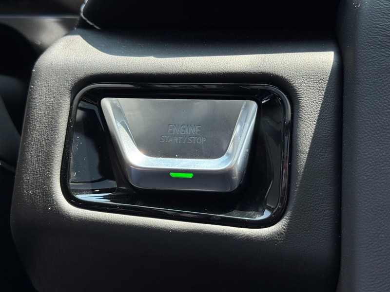 GMC Yukon Vehicle Image 18