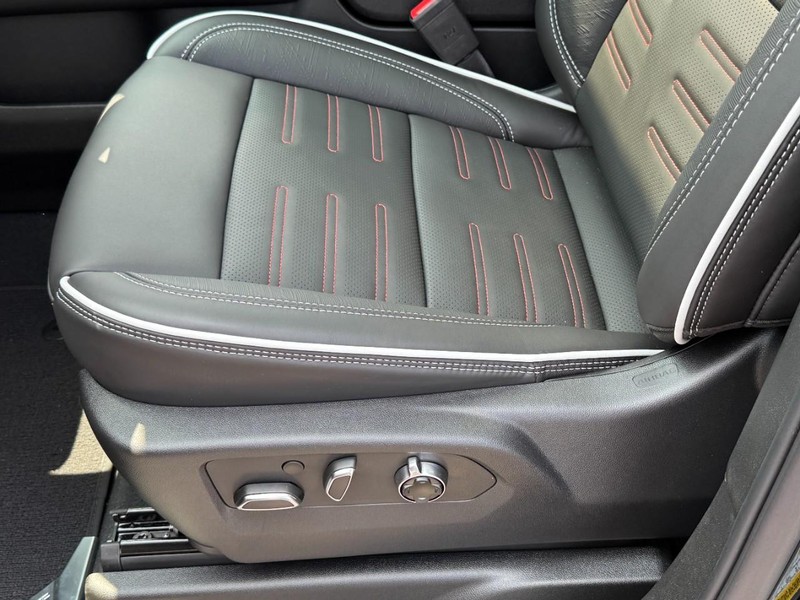 GMC Yukon Vehicle Image 20