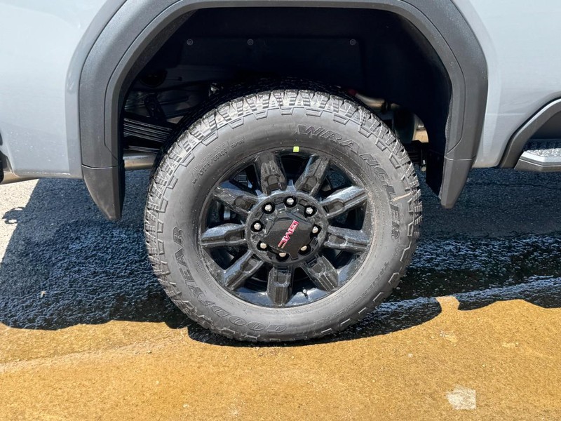 GMC Sierra 2500HD Vehicle Image 04