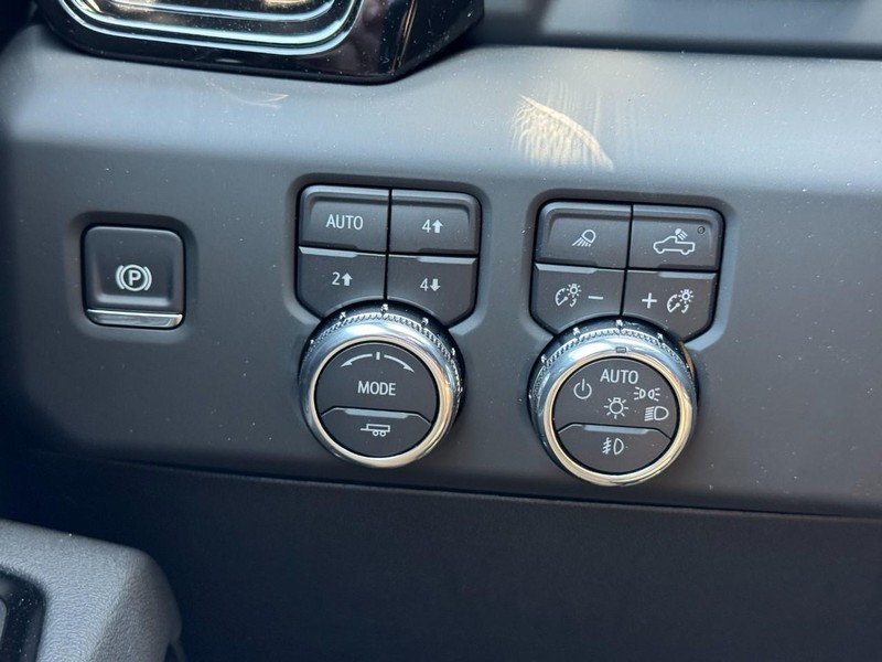 GMC Sierra 2500HD Vehicle Image 11