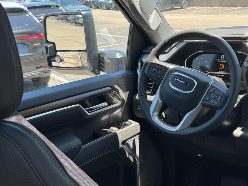 GMC Sierra 2500HD Vehicle Image 07