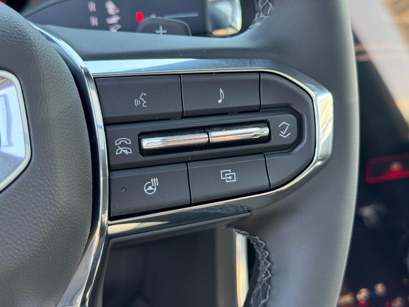 GMC Yukon Vehicle Image 14