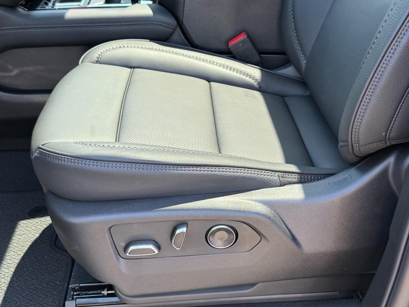 GMC Yukon Vehicle Image 17