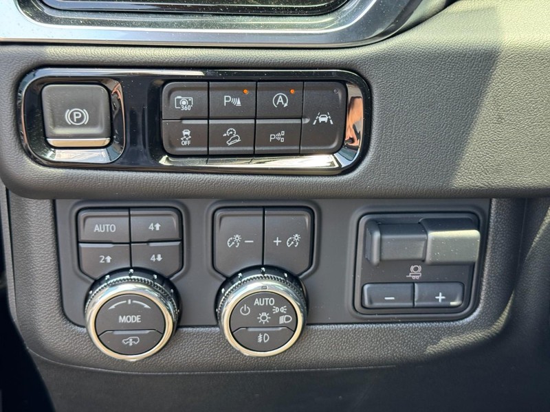 GMC Yukon Vehicle Image 13