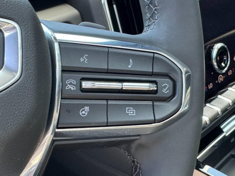 GMC Yukon Vehicle Image 15